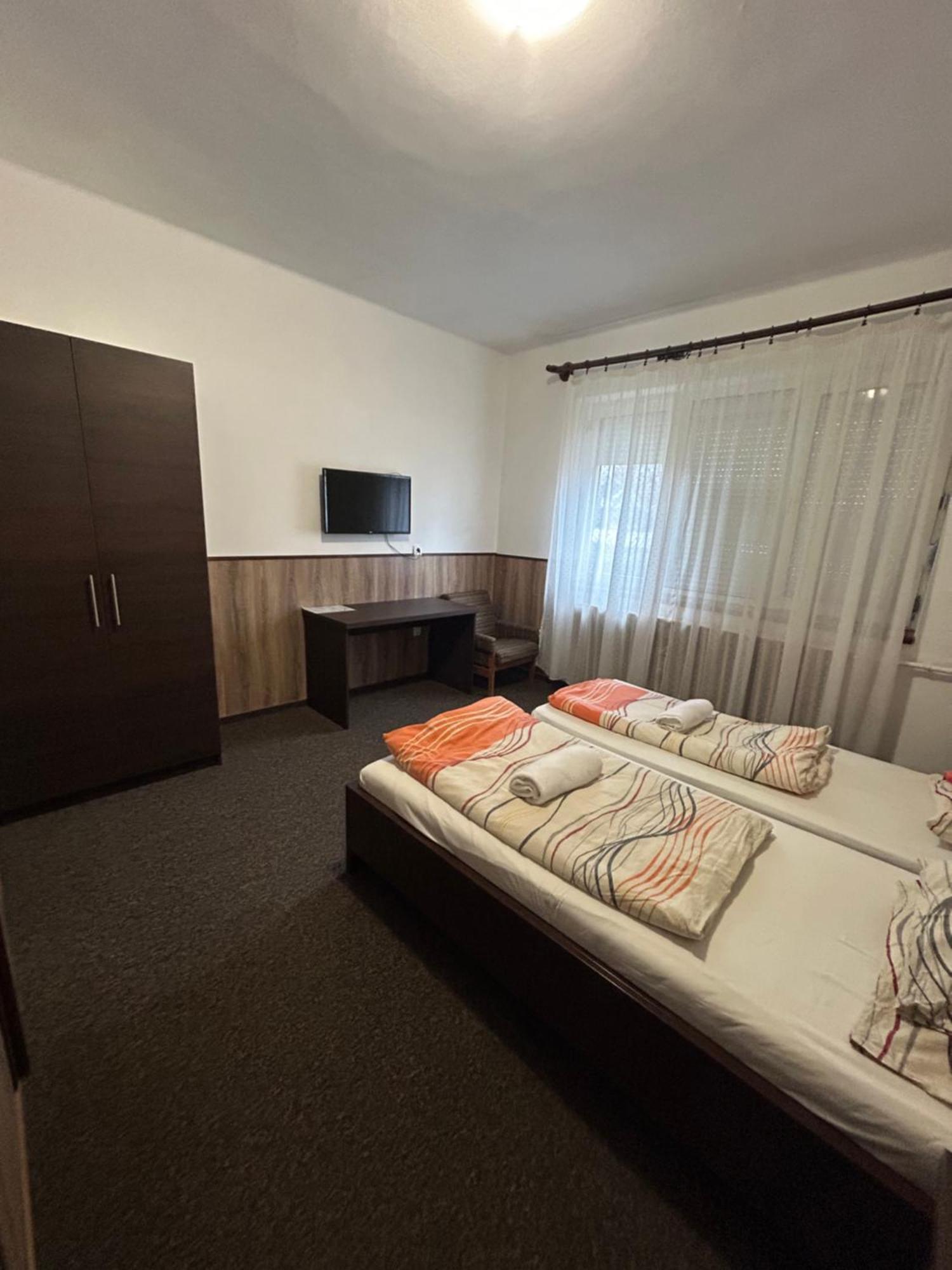 Rozsakert Panzio Hotel Nyiregyhaza Exterior photo
