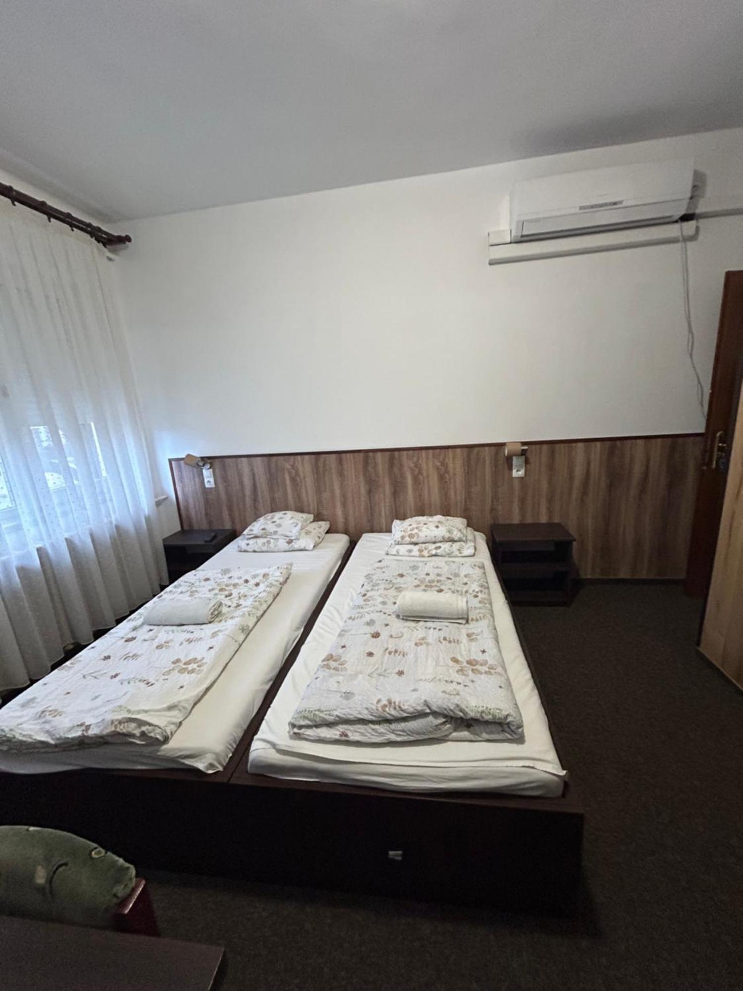 Rozsakert Panzio Hotel Nyiregyhaza Exterior photo
